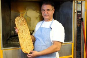 North Vancouver bakery specializes in authentic Iranian bread