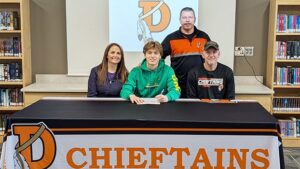 Dowagiac’s Saylor signs with SMC